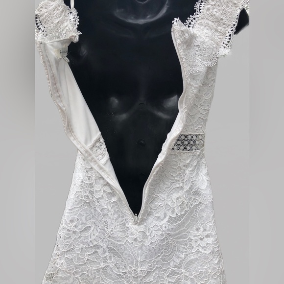 Francesca White Lace Romper - Picture 3 of 3